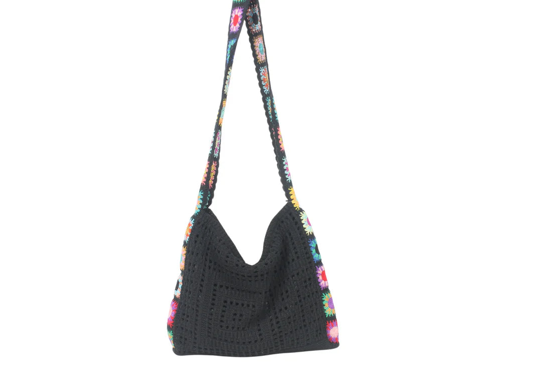 BOLSO BANDOLERA, DETALLE FLORES. REF: JJ030