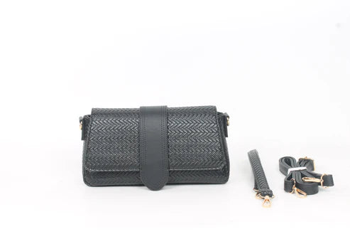BOLSO BANDOLERA CON SOLAPA. REF: SY785