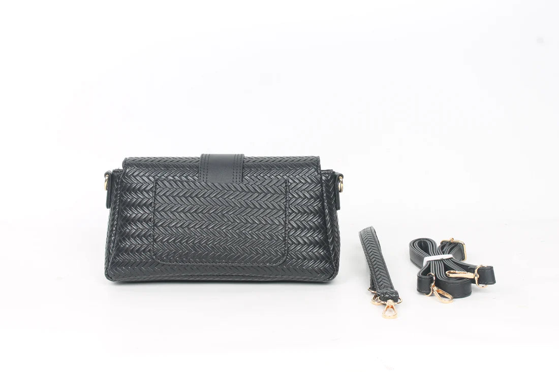 BOLSO BANDOLERA CON SOLAPA. REF: SY785