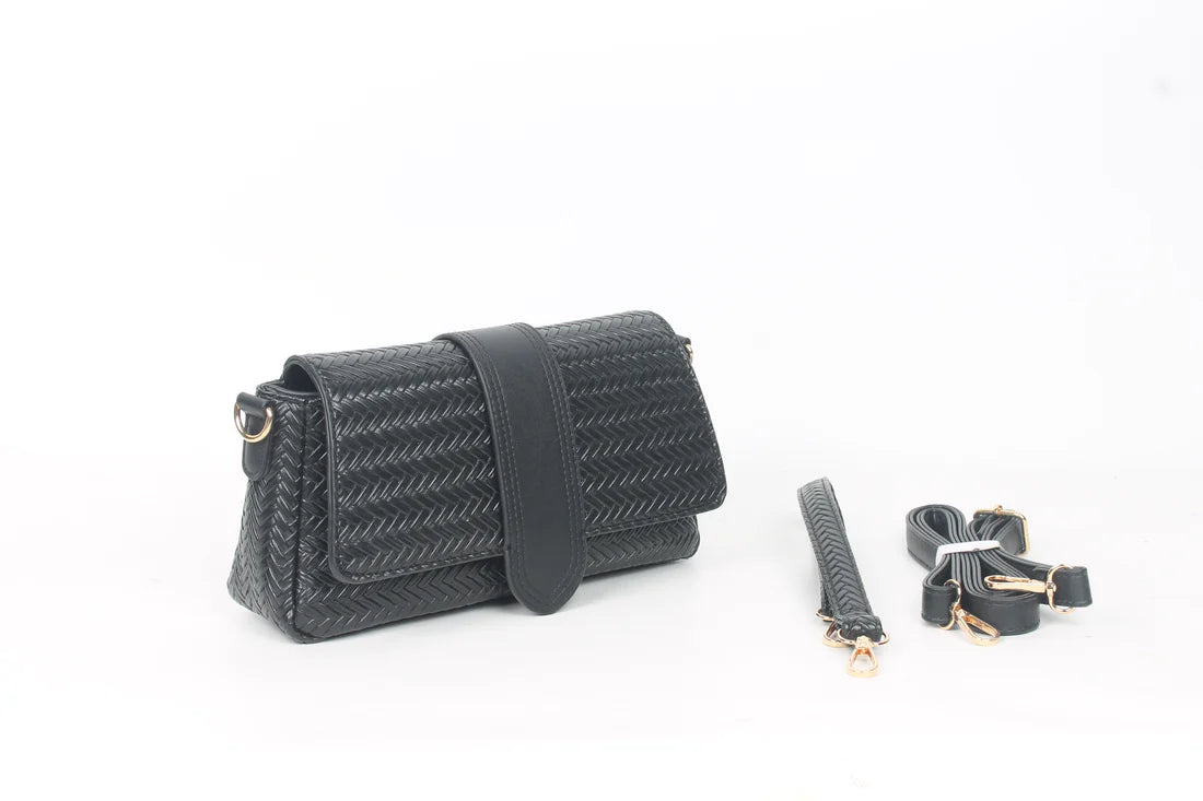 BOLSO BANDOLERA CON SOLAPA. REF: SY785